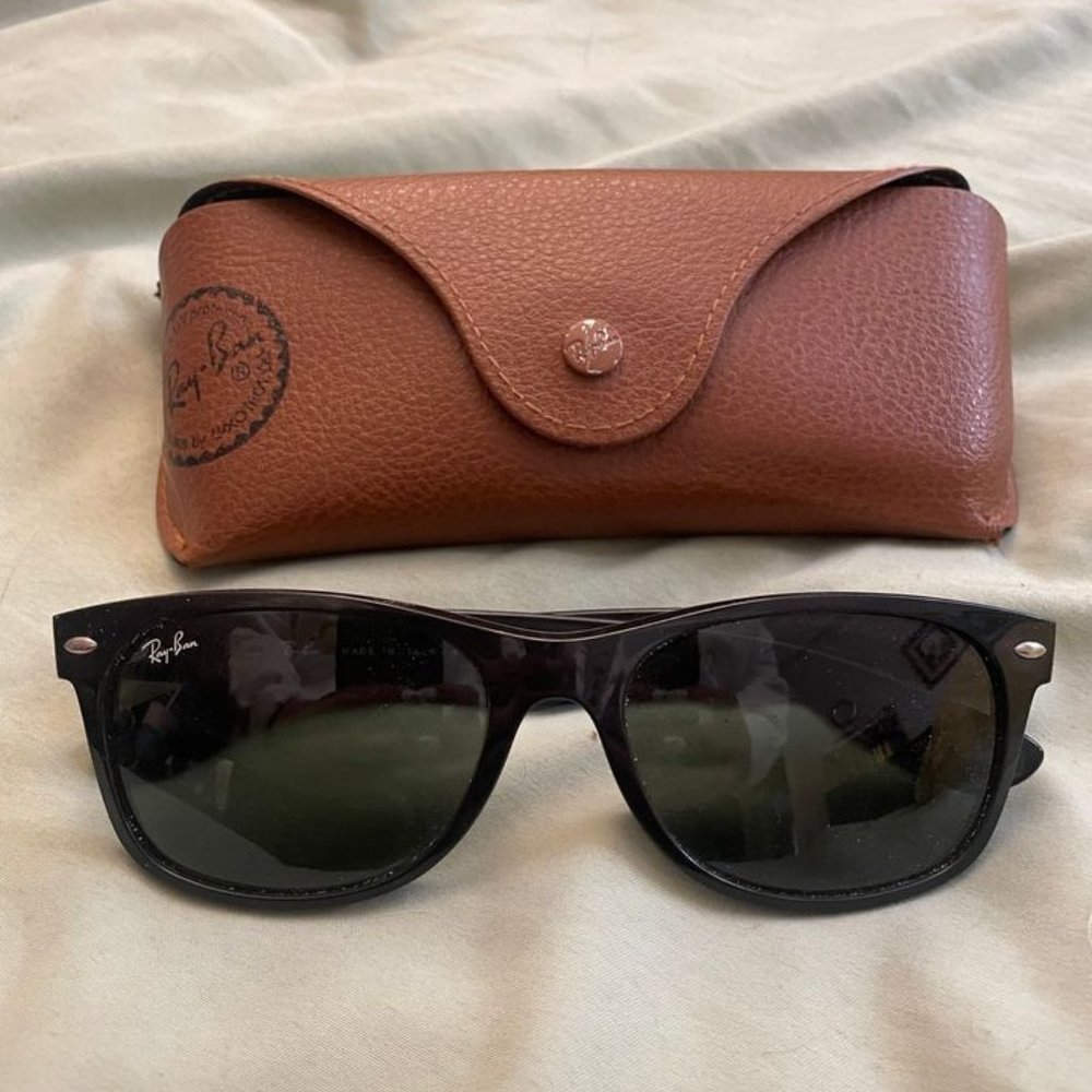 Black Ray-Bans